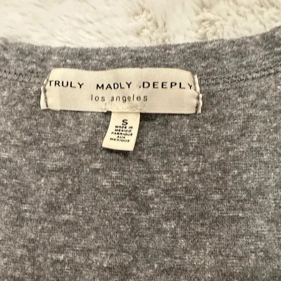 Truly Madly Deeply Peplum V Neck Tank Size S - Picture 3 of 6